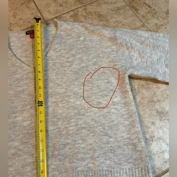 Vincent Camuto v-neck sweater size M - Picture 5 of 5